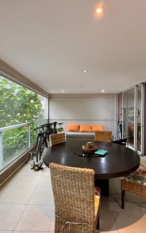 Apartamento para alugar com 180m², 3 quartos e 3 vagas Apartamento para alugar com 180m², 3 quartos e 3 vagasVaranda