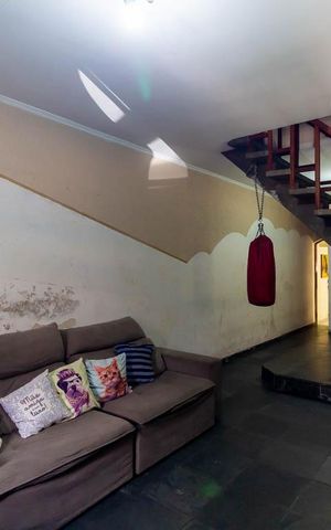 Casa à venda com 270m², 4 quartos e 4 vagas Casa à venda com 270m², 4 quartos e 4 vagasSala