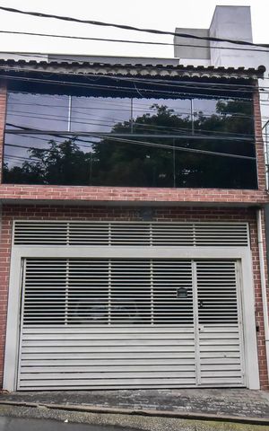 Casa à venda com 200m², 3 quartos e 3 vagasFachada
