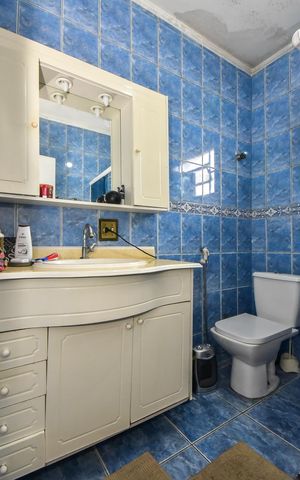 Casa à venda com 200m², 3 quartos e 3 vagasBanheiro Suíte 