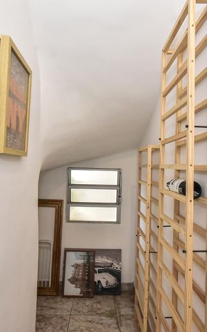 Casa à venda com 200m², 3 quartos e 3 vagasAdega