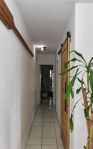 Casa à venda com 200m², 3 quartos e 3 vagasCorredor