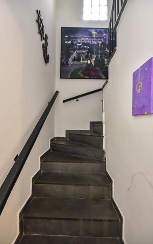 Casa à venda com 200m², 3 quartos e 3 vagasEscada