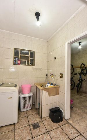 Casa à venda com 200m², 3 quartos e 3 vagasÁrea de Serviço 