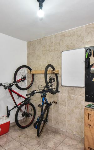 Casa à venda com 200m², 3 quartos e 3 vagasQuarto de Serviço