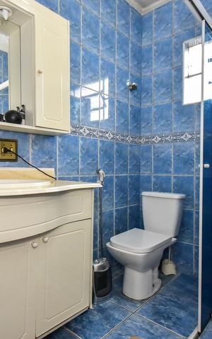Casa à venda com 200m², 3 quartos e 3 vagasBanheiro Suíte 