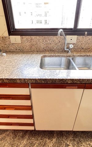 Apartamento à venda com 242m², 3 quartos e 3 vagas Apartamento à venda com 242m², 3 quartos e 3 vagasCozinha