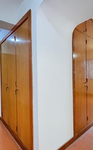 Apartamento à venda com 242m², 3 quartos e 3 vagas Apartamento à venda com 242m², 3 quartos e 3 vagasSuíte 2