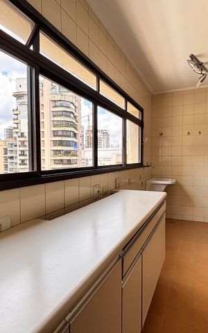 Apartamento à venda com 242m², 3 quartos e 3 vagas Apartamento à venda com 242m², 3 quartos e 3 vagas Área de Serviço