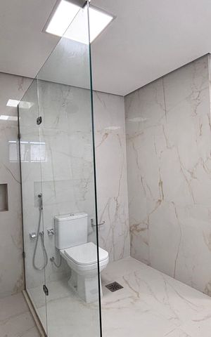 Apartamento à venda com 242m², 3 quartos e 3 vagas Apartamento à venda com 242m², 3 quartos e 3 vagasBanheiro da Suíte 2