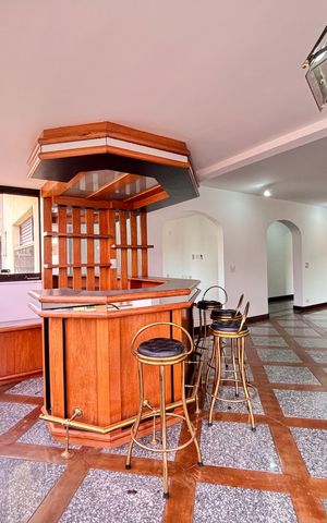 Apartamento à venda com 242m², 3 quartos e 3 vagas Apartamento à venda com 242m², 3 quartos e 3 vagasSala