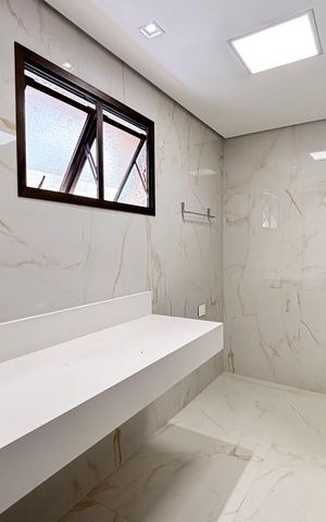 Apartamento à venda com 242m², 3 quartos e 3 vagas Apartamento à venda com 242m², 3 quartos e 3 vagasBanheiro da Suíte 2