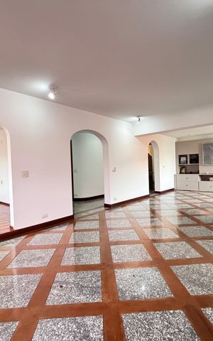 Apartamento à venda com 242m², 3 quartos e 3 vagas Apartamento à venda com 242m², 3 quartos e 3 vagasSala