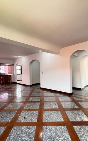 Apartamento à venda com 242m², 3 quartos e 3 vagas Apartamento à venda com 242m², 3 quartos e 3 vagasSala