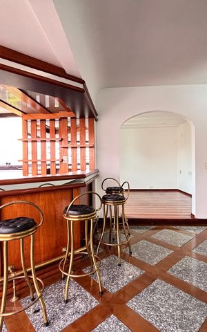 Apartamento à venda com 242m², 3 quartos e 3 vagas Apartamento à venda com 242m², 3 quartos e 3 vagasSala