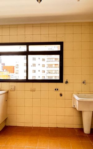 Apartamento à venda com 242m², 3 quartos e 3 vagas Apartamento à venda com 242m², 3 quartos e 3 vagas Área de Serviço
