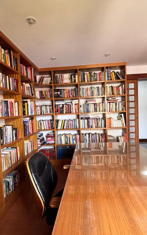 Apartamento à venda com 242m², 3 quartos e 3 vagas Apartamento à venda com 242m², 3 quartos e 3 vagasEscritório