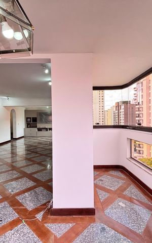 Apartamento à venda com 242m², 3 quartos e 3 vagas Apartamento à venda com 242m², 3 quartos e 3 vagasSala