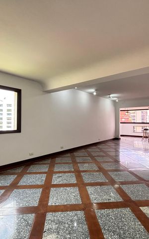 Apartamento à venda com 242m², 3 quartos e 3 vagas Apartamento à venda com 242m², 3 quartos e 3 vagasSala