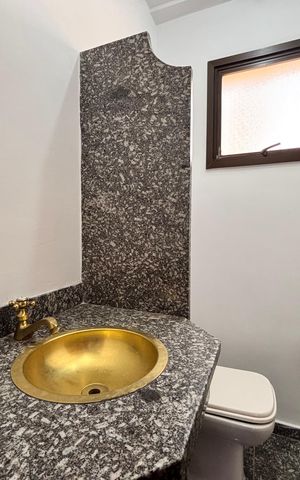 Apartamento à venda com 242m², 3 quartos e 3 vagas Apartamento à venda com 242m², 3 quartos e 3 vagaslavabo