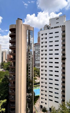 Apartamento à venda com 242m², 3 quartos e 3 vagas Apartamento à venda com 242m², 3 quartos e 3 vagasVista