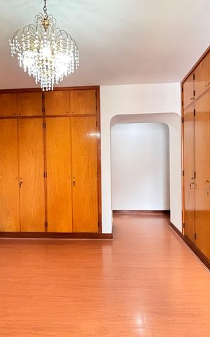 Apartamento à venda com 242m², 3 quartos e 3 vagas Apartamento à venda com 242m², 3 quartos e 3 vagasSuíte 2
