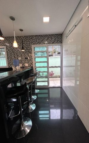 Casa para alugar com 330m², 4 quartos e 3 vagas