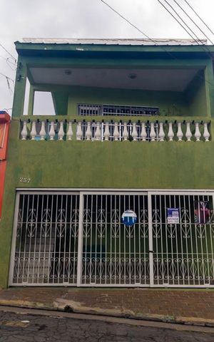 Casa à venda com 120m², 3 quartos e 2 vagas Casa à venda com 120m², 3 quartos e 2 vagasFachada