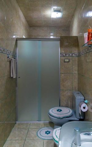 Casa à venda com 120m², 3 quartos e 2 vagas Casa à venda com 120m², 3 quartos e 2 vagasBanheiro