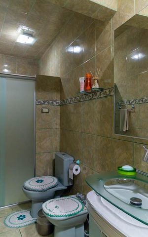 Casa à venda com 120m², 3 quartos e 2 vagas Casa à venda com 120m², 3 quartos e 2 vagasBanheiro