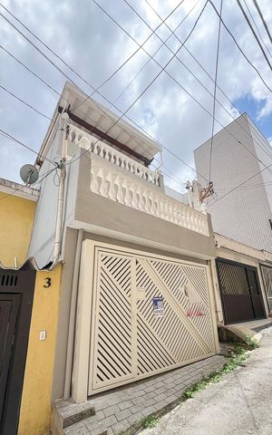 Casa à venda com 150m², 3 quartos e 1 vagaFachada + plaquinha