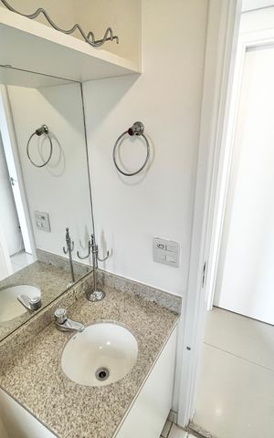 Apartamento para alugar com 62m², 2 quartos e 2 vagas Apartamento para alugar com 62m², 2 quartos e 2 vagasBanheiro