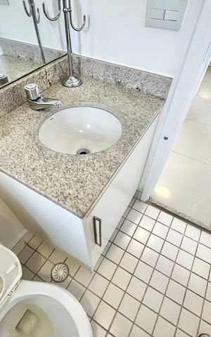 Apartamento para alugar com 62m², 2 quartos e 2 vagas Apartamento para alugar com 62m², 2 quartos e 2 vagasBanheiro