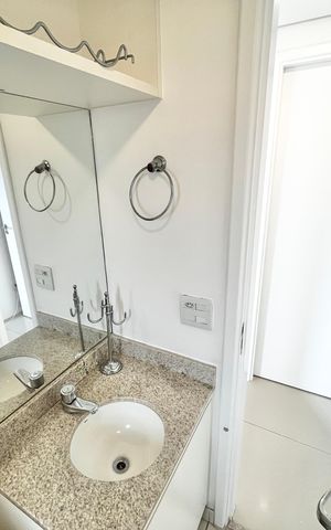Apartamento para alugar com 62m², 2 quartos e 2 vagas Apartamento para alugar com 62m², 2 quartos e 2 vagasBanheiro