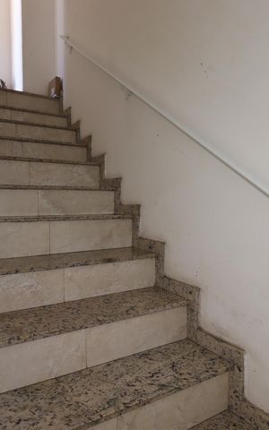 Apartamento à venda com 70m², 2 quartos e 1 vagaEscada