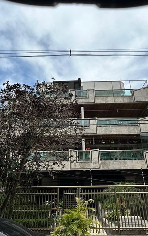 Apartamento à venda com 118m², 3 quartos e 2 vagas Apartamento à venda com 118m², 3 quartos e 2 vagasFachada