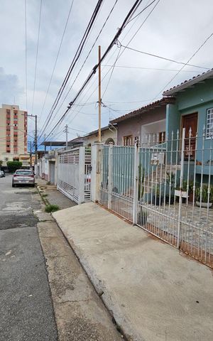 Casa à venda com 180m², 2 quartos e 2 vagas
