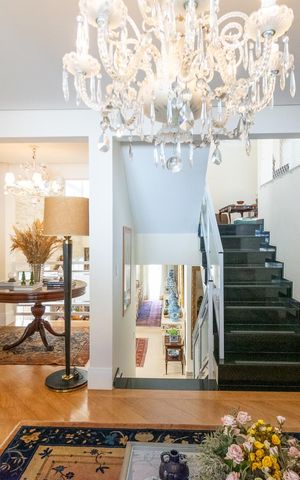 Casa à venda com 360m², 4 quartos e 6 vagas Casa à venda com 360m², 4 quartos e 6 vagasSala de Estar