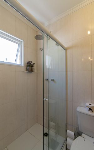 Casa à venda com 360m², 4 quartos e 6 vagas Casa à venda com 360m², 4 quartos e 6 vagasBanheiro da Suíte 2