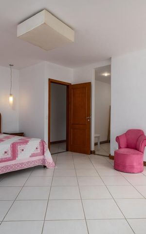 Casa à venda com 1500m², 5 quartos e 5 vagas Casa à venda com 1500m², 5 quartos e 5 vagasQuarto 3