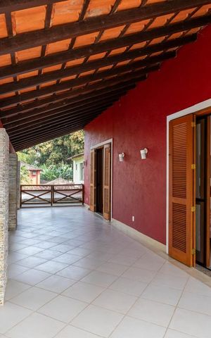 Casa à venda com 1500m², 5 quartos e 5 vagas Casa à venda com 1500m², 5 quartos e 5 vagasÁrea externa