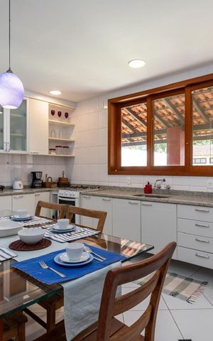 Casa à venda com 1500m², 5 quartos e 5 vagas Casa à venda com 1500m², 5 quartos e 5 vagasCozinha
