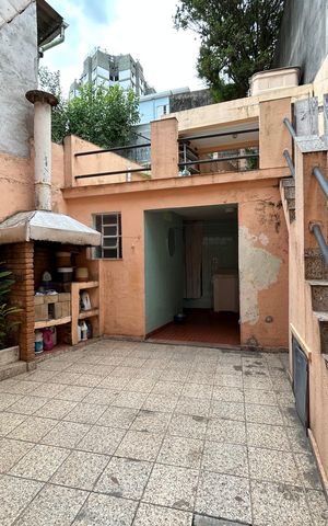 Casa à venda com 211m², 2 quartos e 2 vagas Casa à venda com 211m², 2 quartos e 2 vagasChurrasqueira