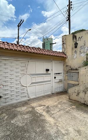 Casa à venda com 211m², 2 quartos e 2 vagas Casa à venda com 211m², 2 quartos e 2 vagasGaragem