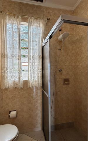 Casa à venda com 211m², 2 quartos e 2 vagas Casa à venda com 211m², 2 quartos e 2 vagasBanheiro
