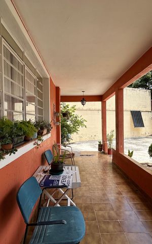 Casa à venda com 211m², 2 quartos e 2 vagas Casa à venda com 211m², 2 quartos e 2 vagasEntrada