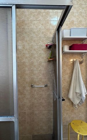 Casa à venda com 211m², 2 quartos e 2 vagas Casa à venda com 211m², 2 quartos e 2 vagasBanheiro