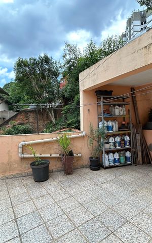 Casa à venda com 211m², 2 quartos e 2 vagas Casa à venda com 211m², 2 quartos e 2 vagasExtensão da área externa