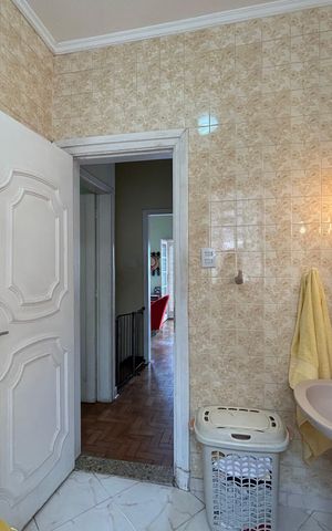 Casa à venda com 211m², 2 quartos e 2 vagas Casa à venda com 211m², 2 quartos e 2 vagasBanheiro