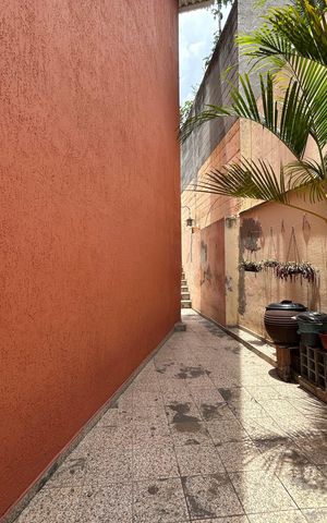 Casa à venda com 211m², 2 quartos e 2 vagas Casa à venda com 211m², 2 quartos e 2 vagasQuintal lateral